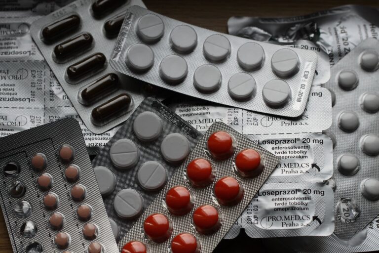 NSAIDs and Side Effects : Common & Urgent